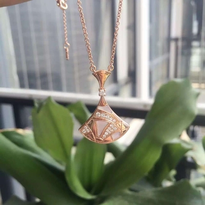 Fan Shape Luxury Jewelry Jewelry Divas Dream Necklace 18K Gold With Natural Diamonds Pendant