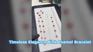 Pulseira vintage Alhambra com 5 motivos em esmalte rosa