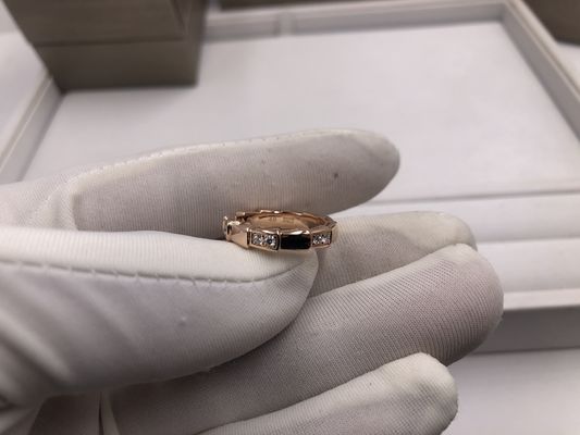 Joias Personalizadas Feitas à Mão com Corte Diamantado e Gravação Personalizada para um Design de Luxo Único