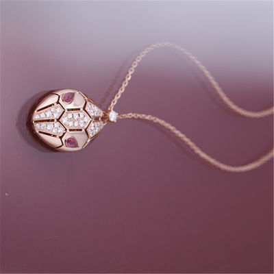 Qualidade A colar de Roman Serpenti em 18 kt aumentou ouro ajustado com olhos do rubellite e com os diamantes do pavé na cabeça fábrica