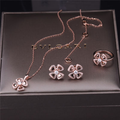 Qualidade Brincos altos de Fiorever da joia do ouro real em 18 kt Rose Gold Earrings ajustada com os dois diamantes centrais e os diamantes do pavé fábrica