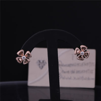Qualidade Brincos altos de Fiorever da joia do ouro real em 18 kt Rose Gold Earrings ajustada com os dois diamantes centrais e os diamantes do pavé fábrica