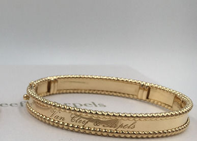 Qualidade Bracelete da assinatura de PerléE, bracelete feito sob encomenda da pulseira da assinatura do modelo do tamanho fábrica